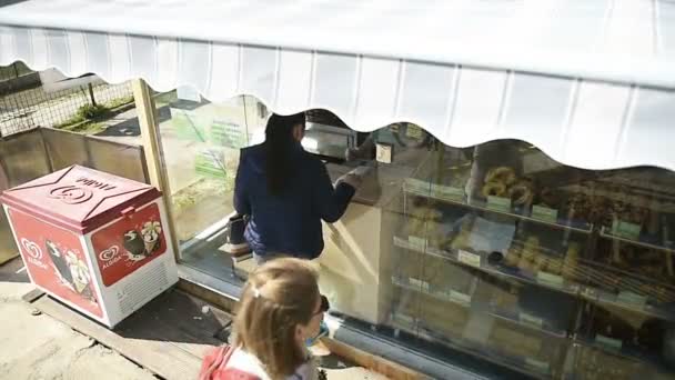 Bucharest Rumania Circa 2017 Vista Desde Arriba Compra Pasteles Pasteles — Vídeos de Stock