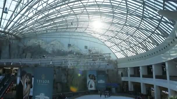 Interior de un centro comercial — Vídeos de Stock