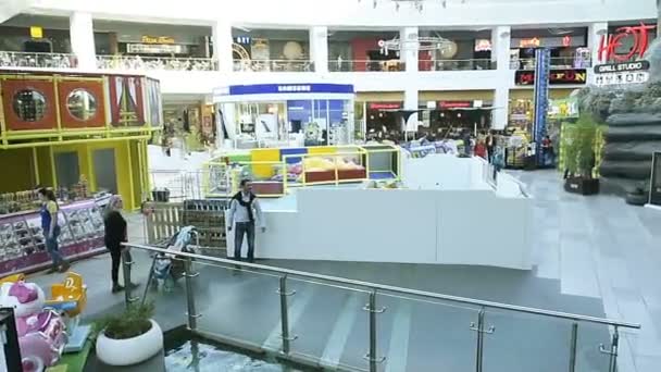 Interior de un centro comercial — Vídeos de Stock