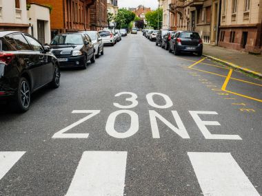 30 km bölge pov kişisel bakış açısı Fransız şehir sokak araba parki