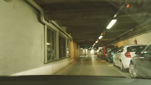 Helyet keres ingyenes parkolás — Stock videók