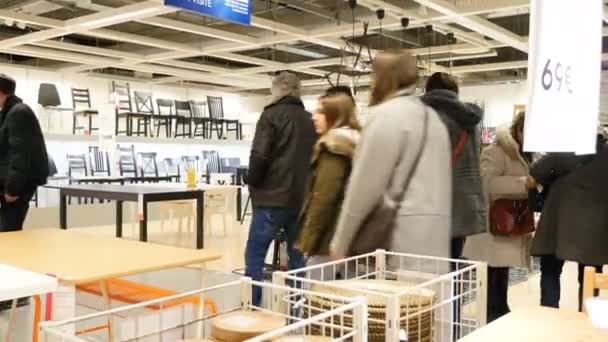 IKEA meubels winkel klanten — Stockvideo