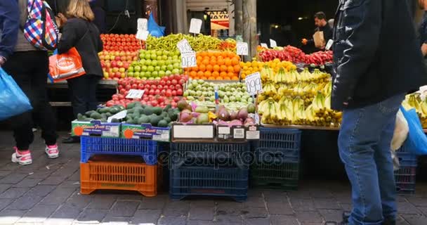 Personas clientes locales y compras turísticas — Vídeos de Stock