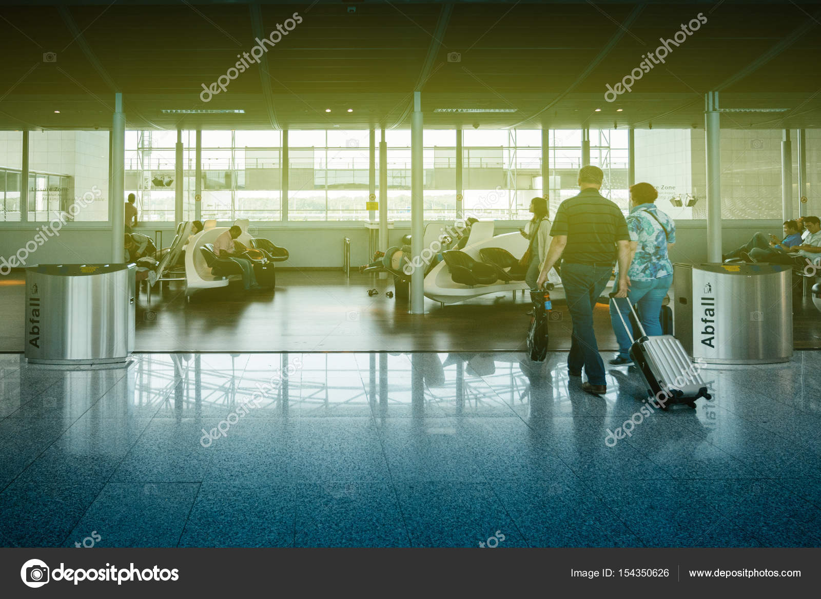 Пара Прогулок До Зоны Отдыха Airpot International Airport.