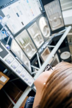 Kadın satın alma mutfak banyo lavabo 