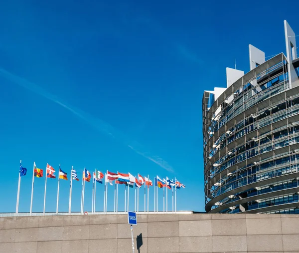 Vlag van de Europese Unie vliegen op halve mast na Manchester terroristische — Stockfoto