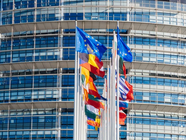 Bandeira da União Europeia voa a meio mastro depois de Manchester terrorista — Fotografia de Stock