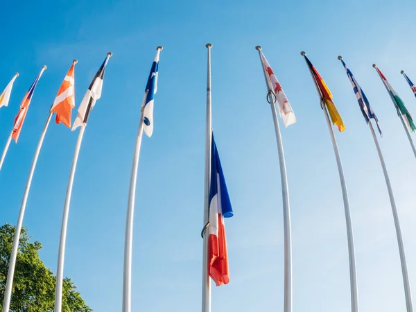 França Bandeira meio mastro após ataques do Reino Unido em Manchester, Londres — Fotografia de Stock