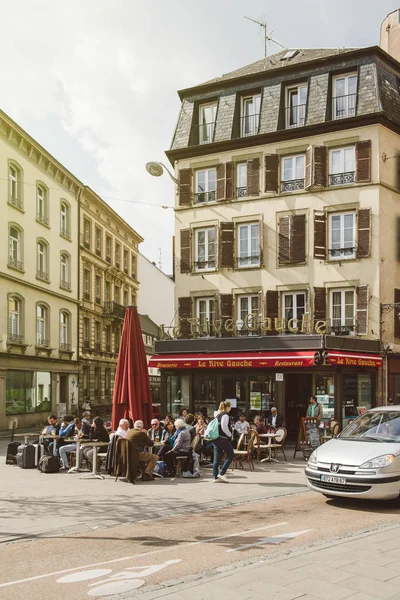 Frans terras van café in de Franse stad — Stockfoto