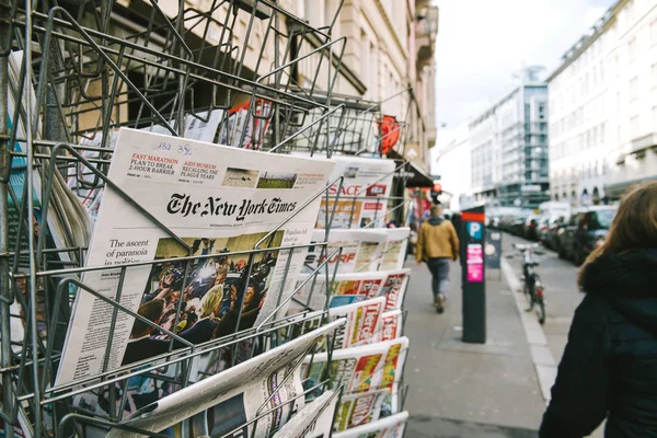 El ascenso de la paranoia en la política Donald Trump article — Foto de Stock