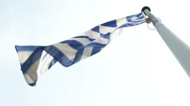 Yunanistan bayrağının mavi gökyüzü arka plan üzerinde yakın çekim