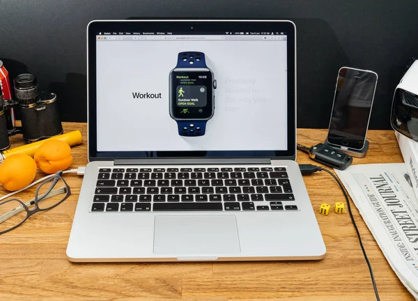 Ordenadores Apple en WWDC últimos anuncios Apple Watch OS —  Fotos de Stock
