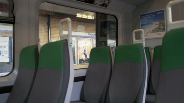 Comboio na estação central de comboios em Oxford — Vídeo de Stock