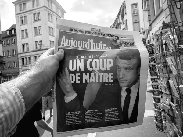 Aujord 'hui un coup de maitre Emmanuel Macron black and white — стоковое фото