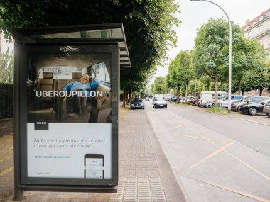Otogar taksi hizmeti için Uber reklam 