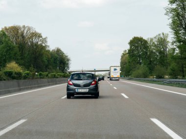 Opel Corsa araba arka görünümü autobahn ' 