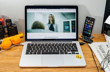 Apple bilgisayarlar Wwdc reklam sunucu odası ve sonu ile 