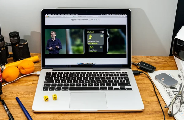 苹果电脑在 wwdc 大会最新公告由凯文 · 林奇阿布 — 图库照片