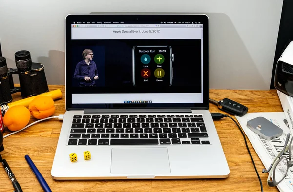 Apple Computers en los últimos anuncios de WWDC por Kevin Lynch sobre — Foto de Stock