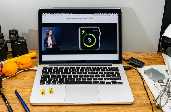 Wwdc Vera Carr hakkında tarafından son duyurular, Apple bilgisayarlar — Stok fotoğraf