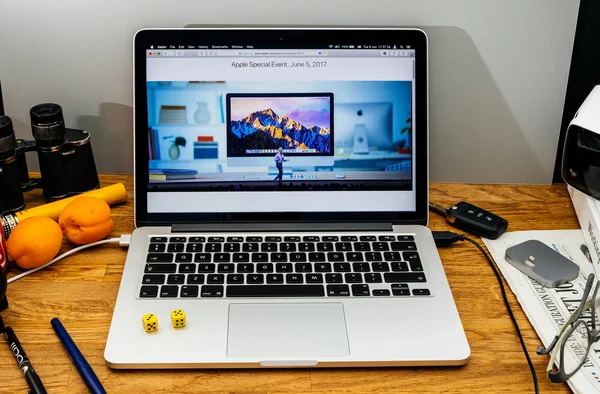 Apple Craig Federighi forhåndsviser macOS High Sierra på WWDC 2017 – stockfoto