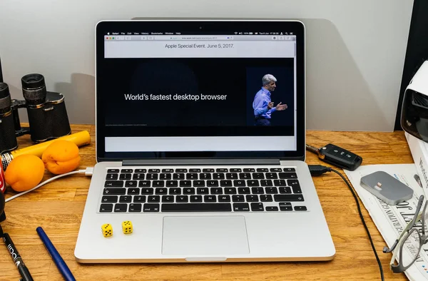 Apple Craig Federighi presenta macOS High Sierra en WWDC 2017 —  Fotos de Stock