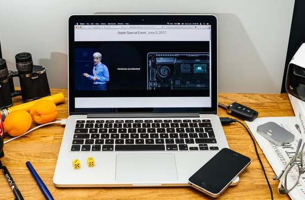 Apple Craig Federighi представляет MacOS High Sierra на WWDC 2017 — стоковое фото