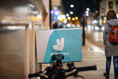 Deliveroo teslim Bisiklet Londra'da şehir. Deliveroo bir İngiliz online yemek teslim olduğunu 