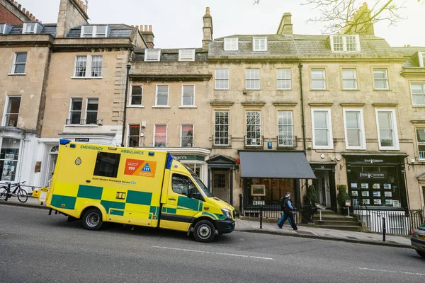Kehl Niemcy Lutego 2017 Zobacz Żółty Ambulans Samochodu Ulicy Road — Zdjęcie stockowe