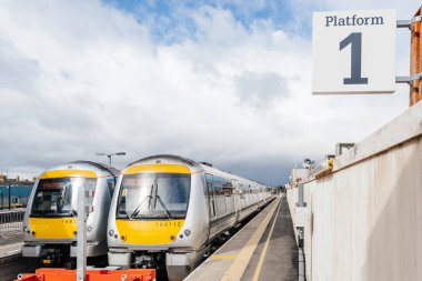 Birleşik Krallık'taki aygıtlarında boş İngiliz tren 