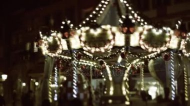 Strazburg Noel pazarı dekorasyon ve insanlar