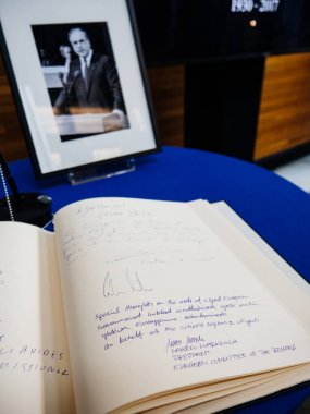 Helmut Kohl, Avrupa Parlamentosu için condoleances kitap