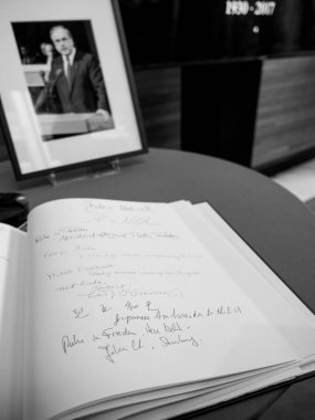 Helmut Kohl, Avrupa Parlamentosu için condoleances kitap