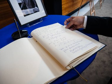Helmut Kohl, Avrupa Parlamentosu için condoleances kitap