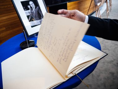 Helmut Kohl, Avrupa Parlamentosu için condoleances kitap