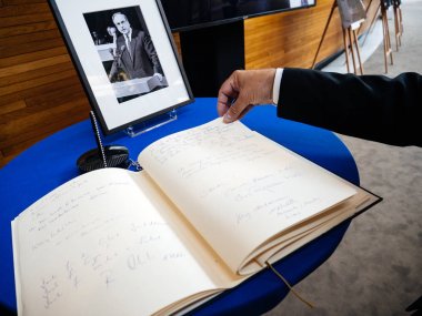 Helmut Kohl, Avrupa Parlamentosu için condoleances kitap