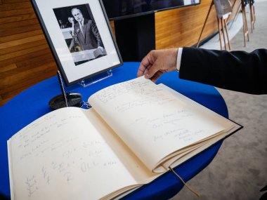 Helmut Kohl, Avrupa Parlamentosu için condoleances kitap