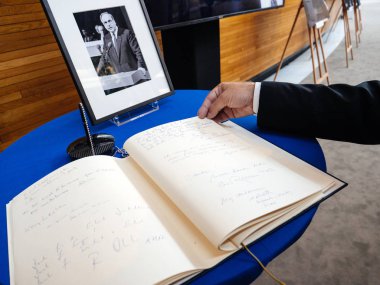 Helmut Kohl, Avrupa Parlamentosu için condoleances kitap