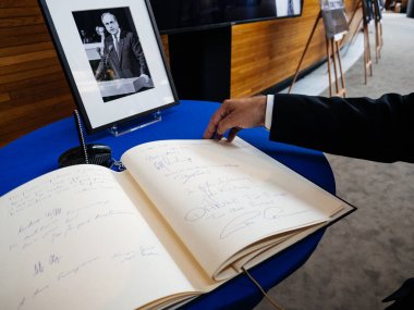 Helmut Kohl, Avrupa Parlamentosu için condoleances kitap