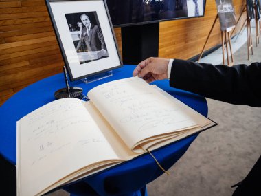 Helmut Kohl, Avrupa Parlamentosu için condoleances kitap