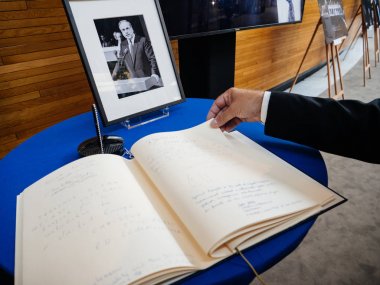 Helmut Kohl, Avrupa Parlamentosu için condoleances kitap