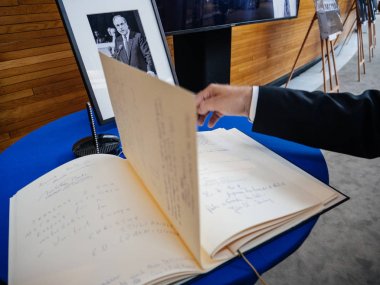 Helmut Kohl, Avrupa Parlamentosu için condoleances kitap