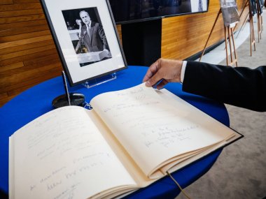 Helmut Kohl, Avrupa Parlamentosu için condoleances kitap