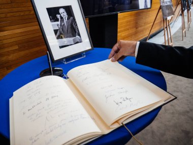 Helmut Kohl, Avrupa Parlamentosu için condoleances kitap