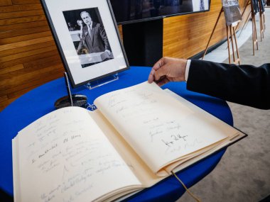 Helmut Kohl, Avrupa Parlamentosu için condoleances kitap