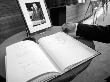Helmut Kohl, Avrupa Parlamentosu için condoleances kitap
