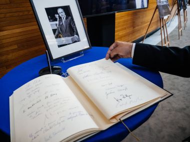 Helmut Kohl, Avrupa Parlamentosu için condoleances kitap