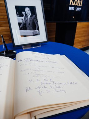 Helmut Kohl, Avrupa Parlamentosu için condoleances kitap