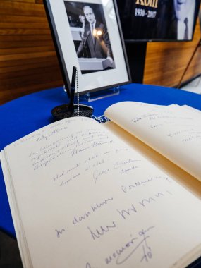 Helmut Kohl, Avrupa Parlamentosu için condoleances kitap