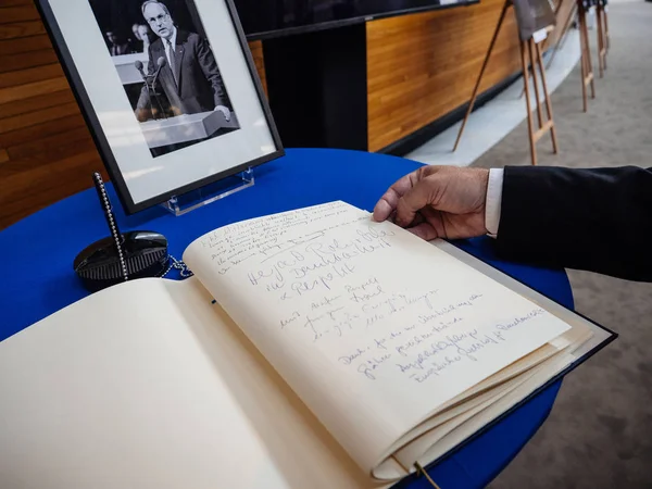 The book of condoleances for Helmut Kohl at European Parliament — Stock Photo, Image